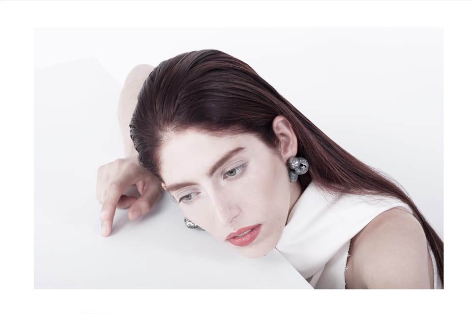 Lia Gonçalves - Corpos Celestes