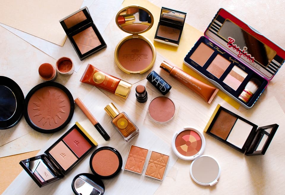Por que é que bronzers não são produtos para fazer contorno